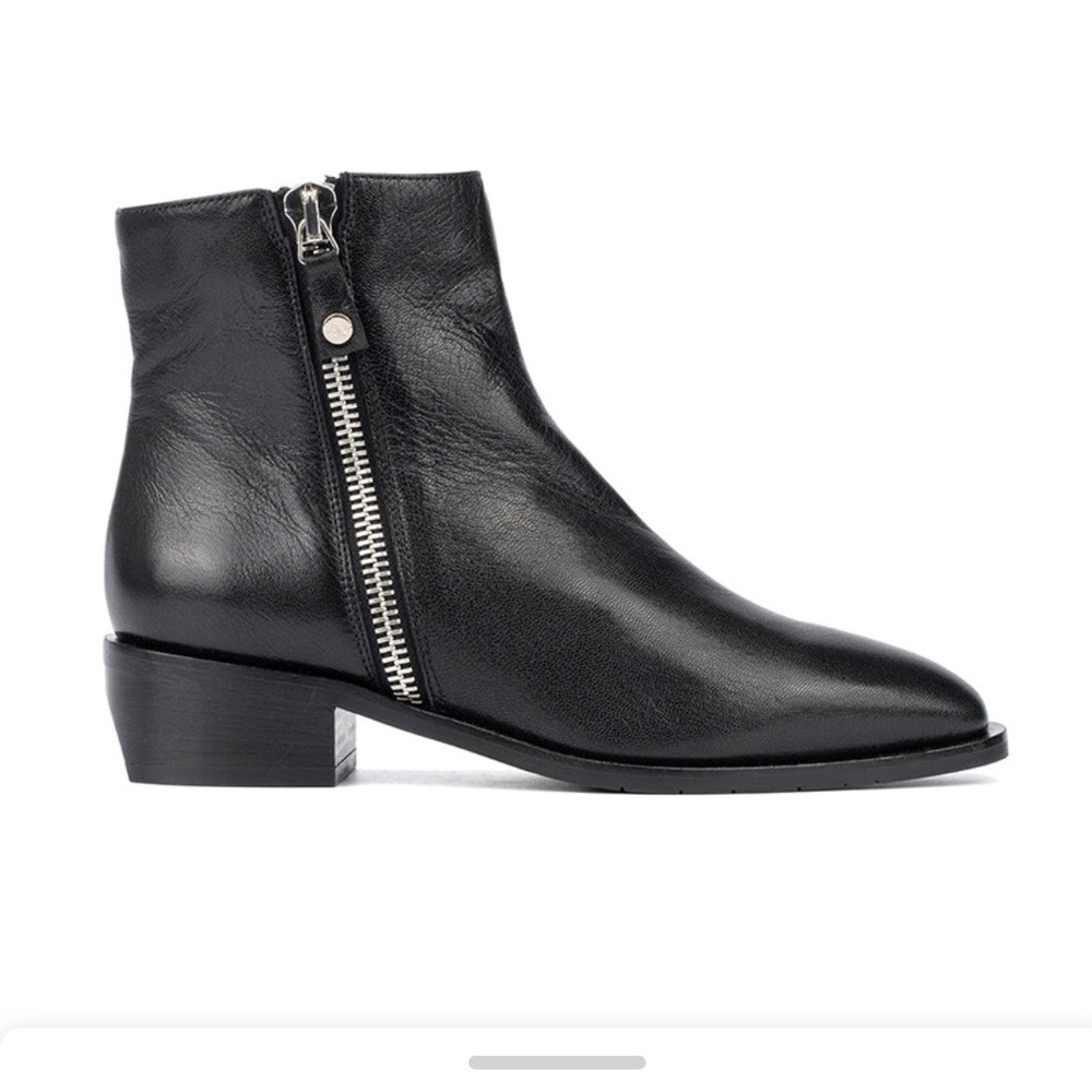 New in box Aquatalia leather boots, Felice style, size 6.5